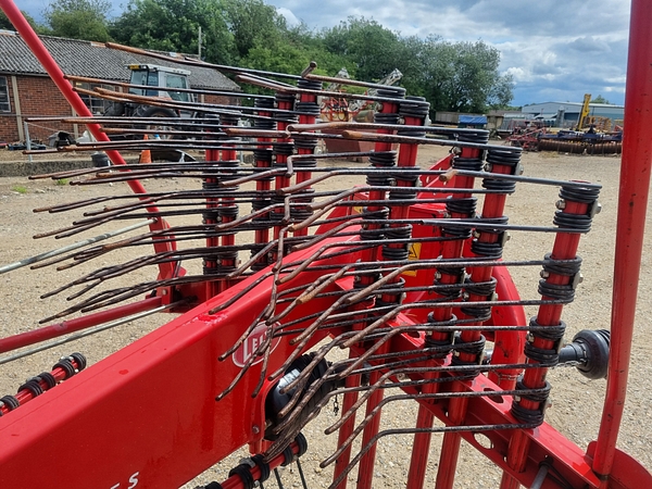 Chris Atkin & Son Ltd - Lely Hibiscus 485S
